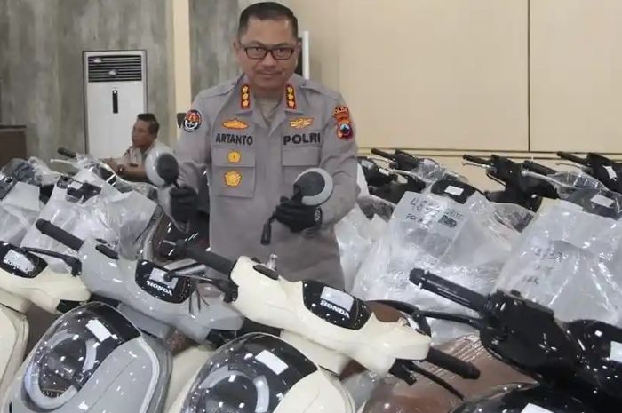 Puluhan motor kredit fiktif diamankan polisi. Kondisi masih kinclong bak baru keluar dealer