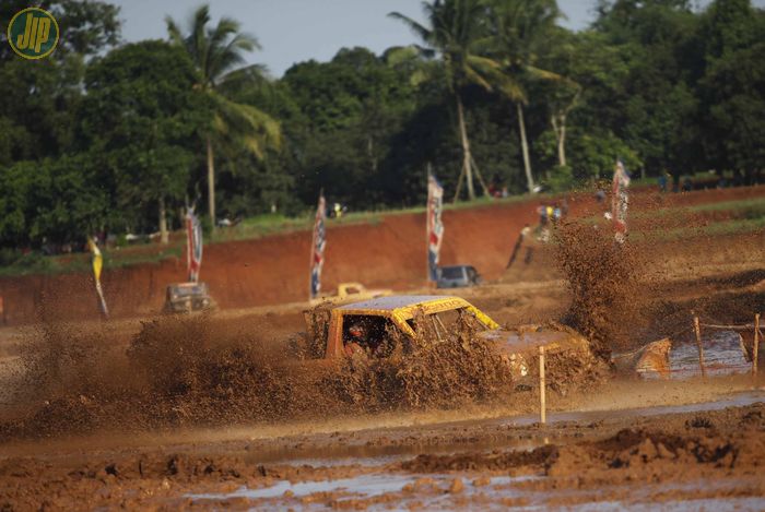 speed off-road mud bogger