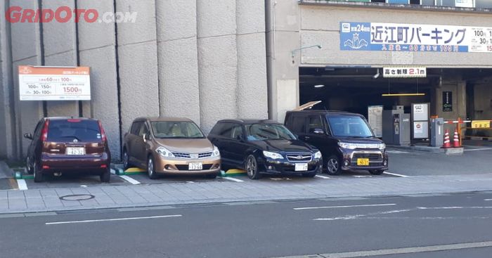 Ilustrasi parkir di Jepang