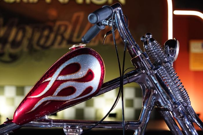 Budi Kurniawan dari Afto Motor Pekanbaru membuat chopper berbasis Honda XR 400 dan berhasil menjadi Best of the Best Regional Medan