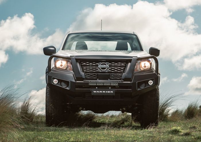 Modifikasi Nissan Navara SL Warrior dipasok bumper bull bar depan yang kokoh