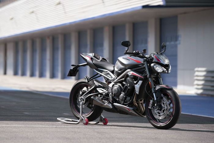 Triumph Street Triple R memiliki desain yang unik