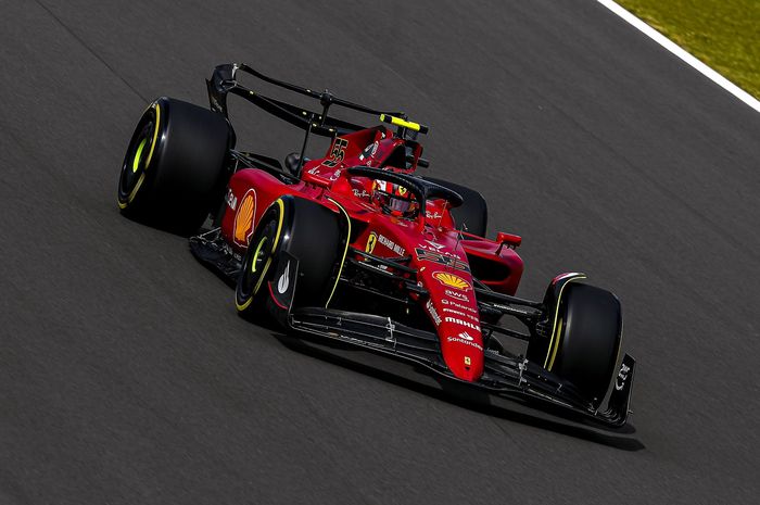 Carlos Sainz dari tim Ferrari meraih kemenangan perdananya di F1 Inggris 2022
