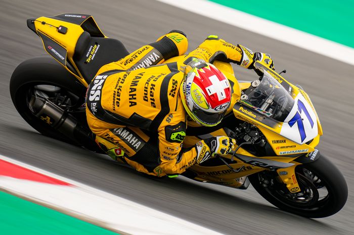 Dominque Aegerter tampil memukau usai berhasil meraih podium teratas Race 2 WSSP Belanda 2021