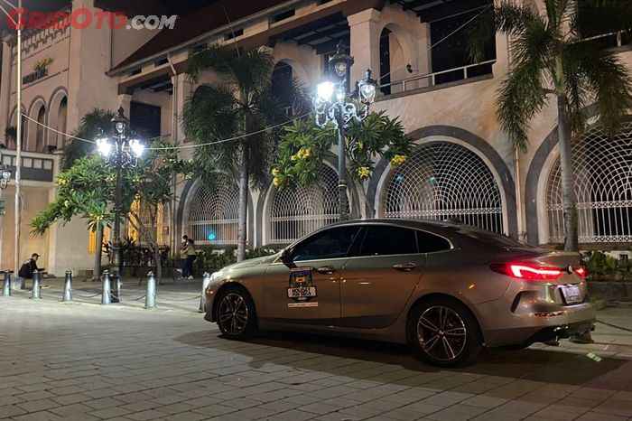 BMW 218i Gran Coupe mengunjungi Kota Lama Semarang.