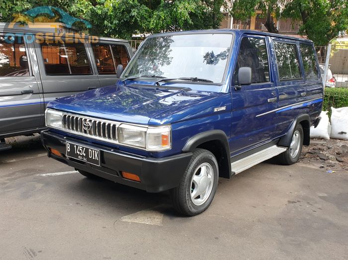 Toyota Kijang Grand extra 1.8 short tahun 1995 warna biru, harga cash Rp 85 juta