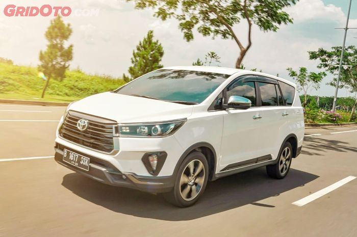 Ilustrasi Toyota Innova Venturer 2.4 AT 2020