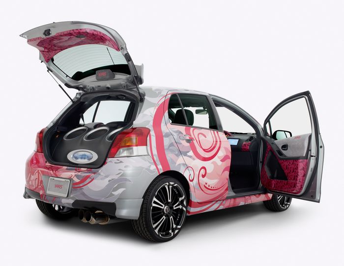 Tampilan kabin modifikasi Toyota Yaris bakpao dipasangi full audio custom