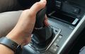 Pakai Mobil Matic Saat Berhenti di Jalan, Harus Tetap di Posisi D atau N? Ini Penjelasannya