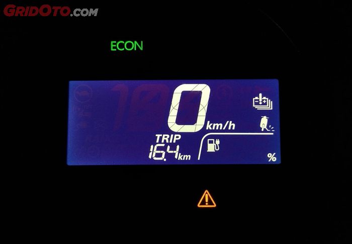 Logo atau tanda segitiga akan muncul ketika daya baterai Honda EM1 e: habis disertai dengan logo penggantian baterai