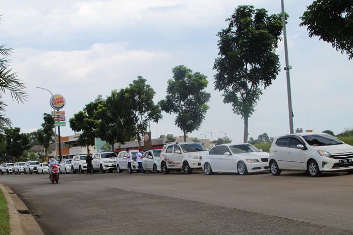 White Car Community (WCC) Chapter Tangerang Raya (TangRay)