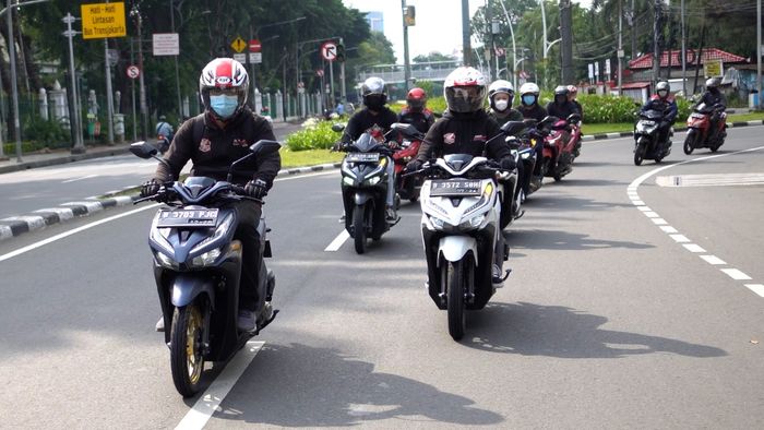 Komunitas Honda ini melakukan city touring dari kantor pusat Main Dealer sepeda motor Honda Jakarta Tangerang, PT. Wahana Makmur Sejati (WMS) 