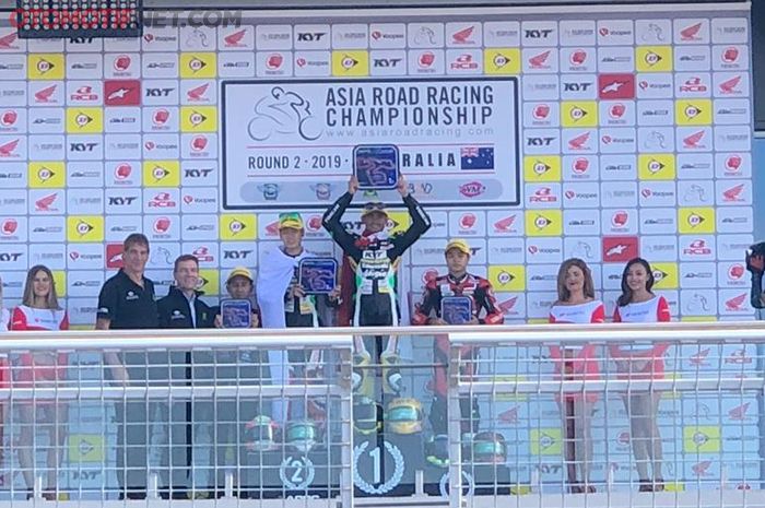 Bendera Indonesia berkibar di podium tertinggi ARRC AP250 Australia race 1 