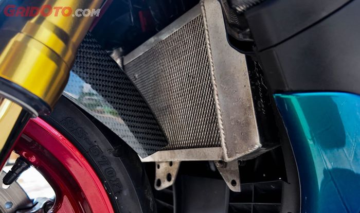 NMAX 300 ini menggunakan dua radiator