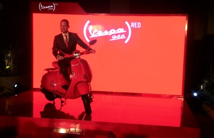 Vespa 946 Red