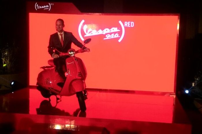 Vespa 946 Red
