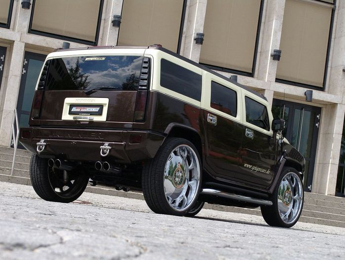 Modifikasi Hummer H2 dibungkus warna bodi dual-tone yang eye-catching