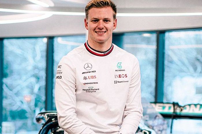 Setelah tinggalkan akademi Ferrari, Mick Schumacher langsung diumumkan sebagai pembalap cadangan tim Mercedes di F1 2023