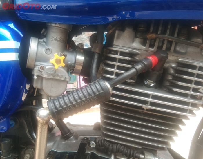 Mesin Honda CB 125 terpasang pada CB 100 plus karburator PE28 Moto1