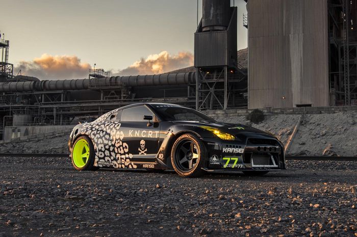 Modifikasi Nissan GT-R R35 menjadi mobil drift sangar nan ganteng