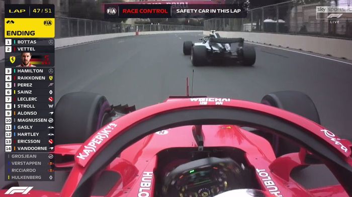 Posisi Sebastian Vettel berada di belakang Valtteri Bottas menjelang safety car keluar dari lintasan