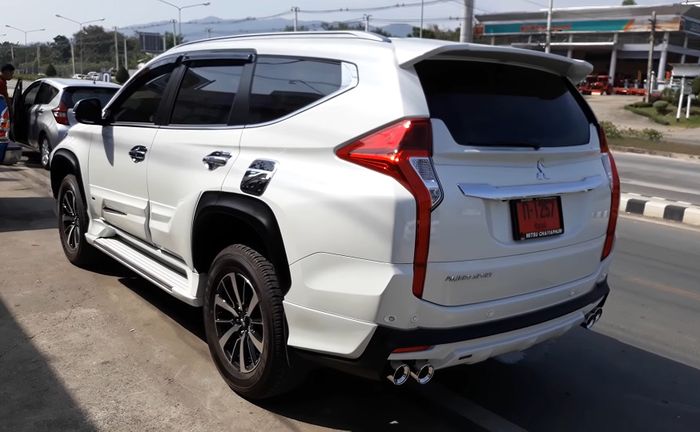 Tampilan belakang modifikasi Mitsubishi Pajero Sport dandan simpel