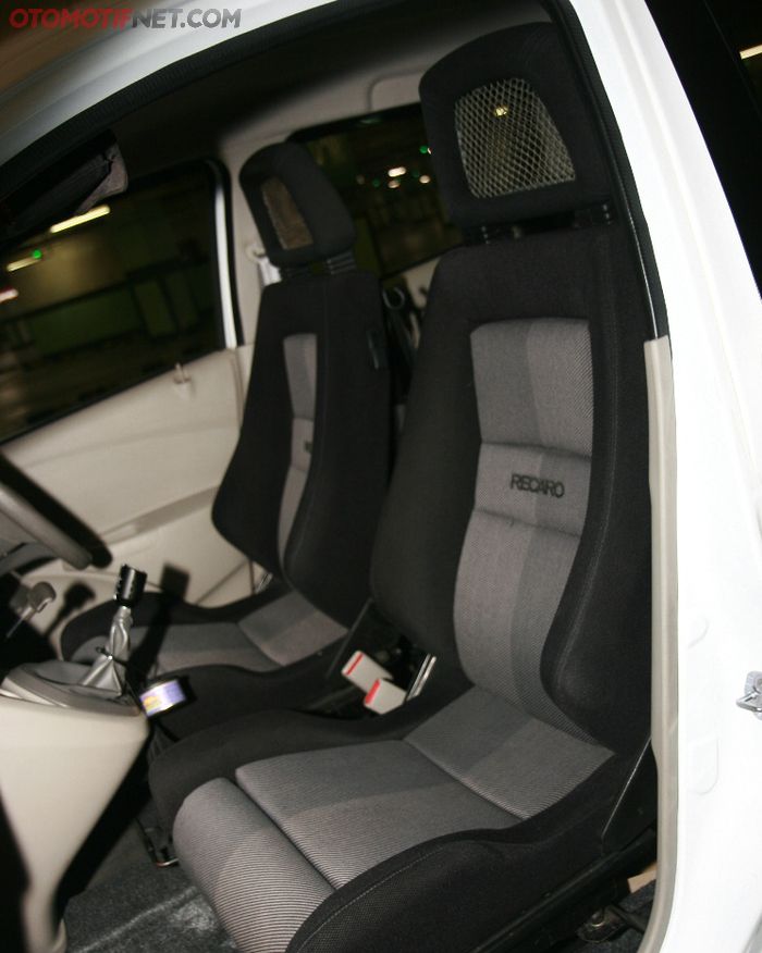 Interior Datsun GO Panca cukup jok Recaro dan shift knob dulu