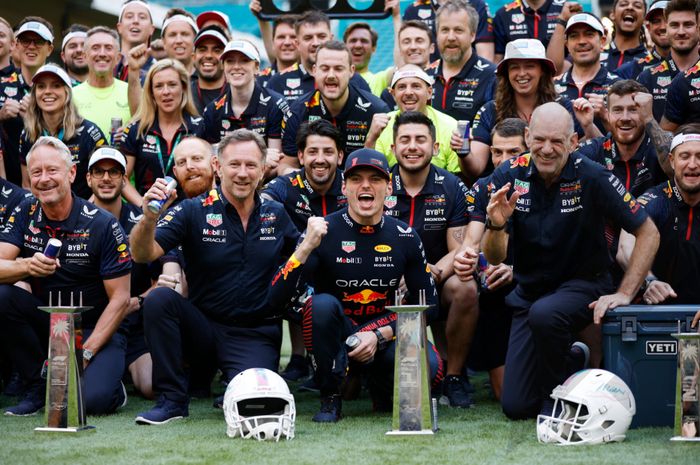 Adrian Newey sempat dihubungi Mercedes sebelum memutuskan bertahan di Red Bull