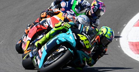 Valentino Rossi Pensiun? Begini Komentar CEO Dorna Sports, Carmelo Ezpeleta