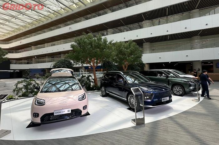 Ilustrasi. Beberapa line up mobil AION, Hyptec dan GAC yang ada di R&amp;D Center GAC Group