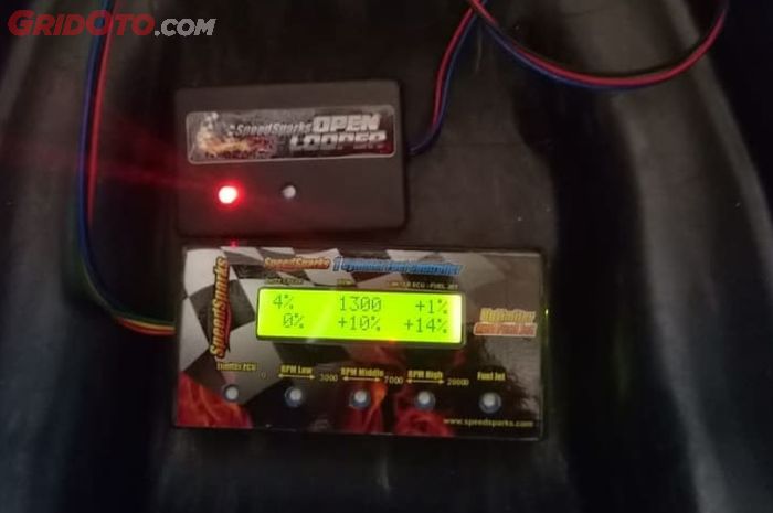 Piggyback fuel controller dan open looper terpasang di motor