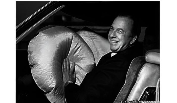 Allen Breed emndapatkan paten untuk airbag tahun 1968