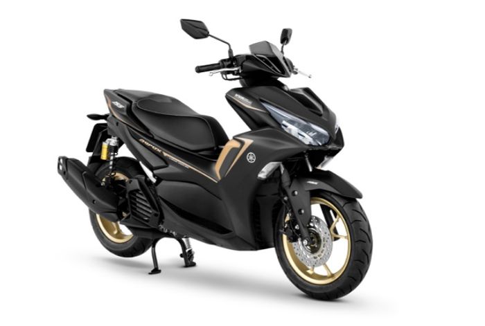 Pilihan warna hitam dengan aksen emas Yamaha All New Aerox ABS Thailand
