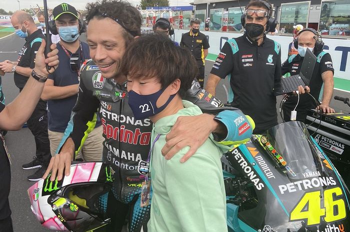 Yuki Tsunoda bertemu Valentino Rossi