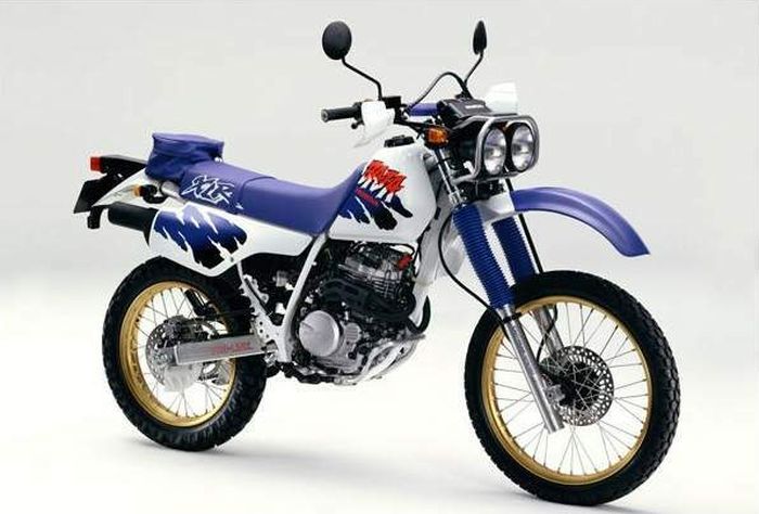 Begini lho sosok Honda XLR250 Baja yang memiliki dual headlamp seperti XR250 Baja.