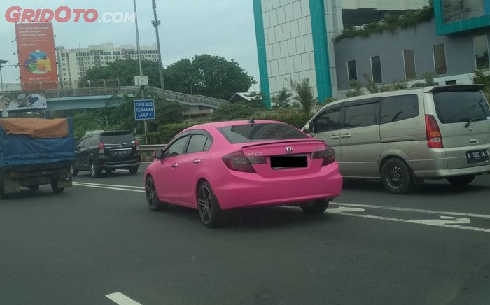 Honda Civic FD dengan cutting sticker pink