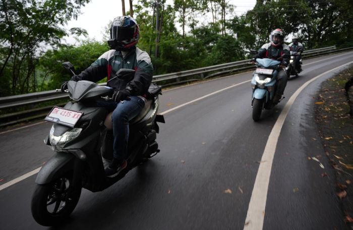 Dengan ban tapak lebar, Gear Ultima pede melibas jalan berliku di Kintamani