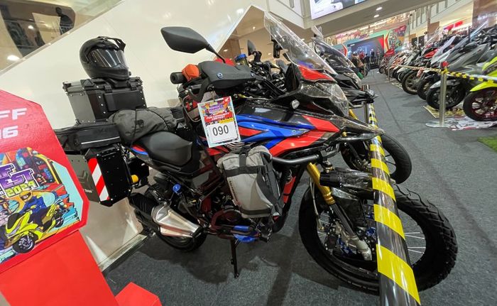 Juara 1 kelas SPORT COMMUNITY TOURING, CB 150X 2022 milik Muchamad Jekliliyah