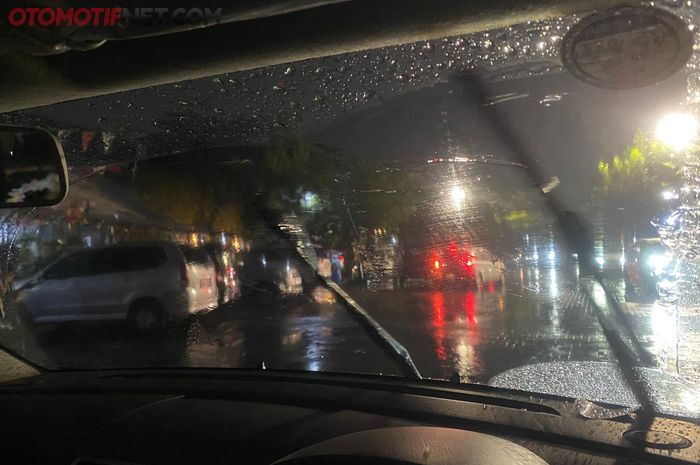 Penyebab sapuan wiper mobil tidak maksimal.