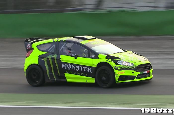 Ford Fiesta WRC besutan M-Sport yang dikendarai Valentino Rossi