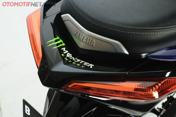 Logo sponsor wajib lengkap sesuai yang ada di motor Rossi
