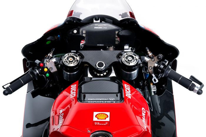 Panel setang di motor MotoGP Ducati GP20 sebelum penambahan height adjuster