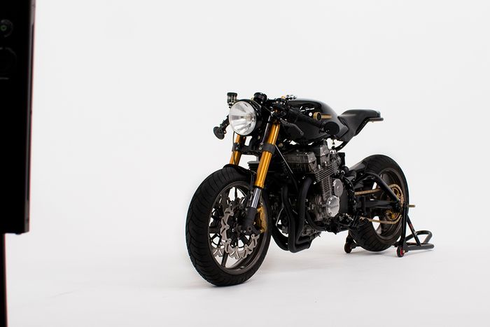 Honda CB750 Nighthawk cafe racer yang keren