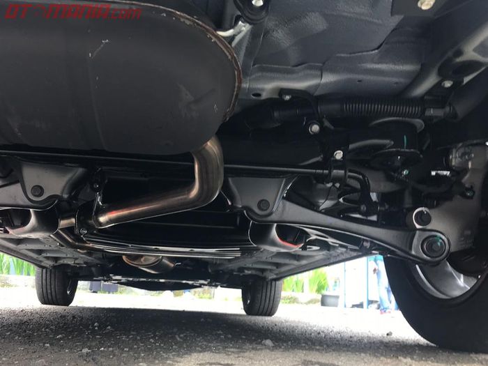 Suspensi belakang Wuling Almaz menganut sistem multi-link 