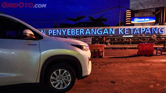 Toyota Kijang Innova Zenix G Hybrid saat pengujian Single Tank Challenge rute Jakarta-Bali.