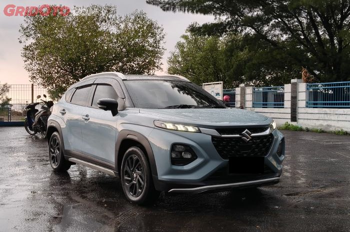 Suzuki Fronx SGX Hybrid AT