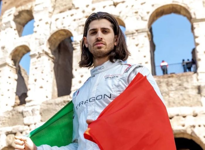 Antonio Giovinazzi musim ini memutuskan berlaga di Formula E dengan membela Dragon Racing
