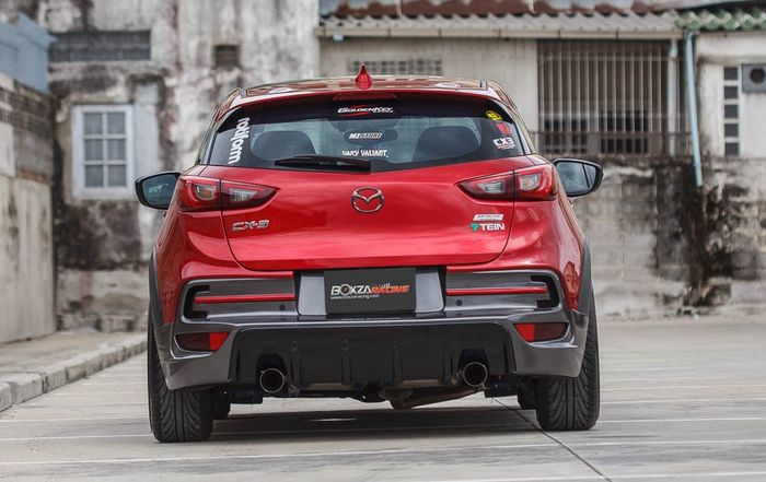 Tampilan belakang modifikasi Mazda CX-3 bergaya racing
