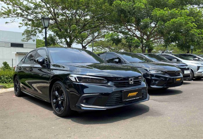 Dua unit mobil demo, All New Honda City dan New Honda Civic, yang bisa dicoba langsung kualitas keluaran suaranya oleh pengunjung