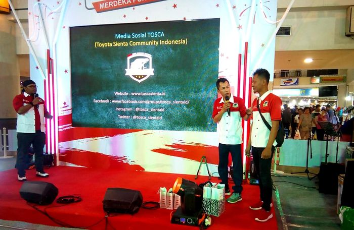 Nandang memberikan sambutan di publik display 